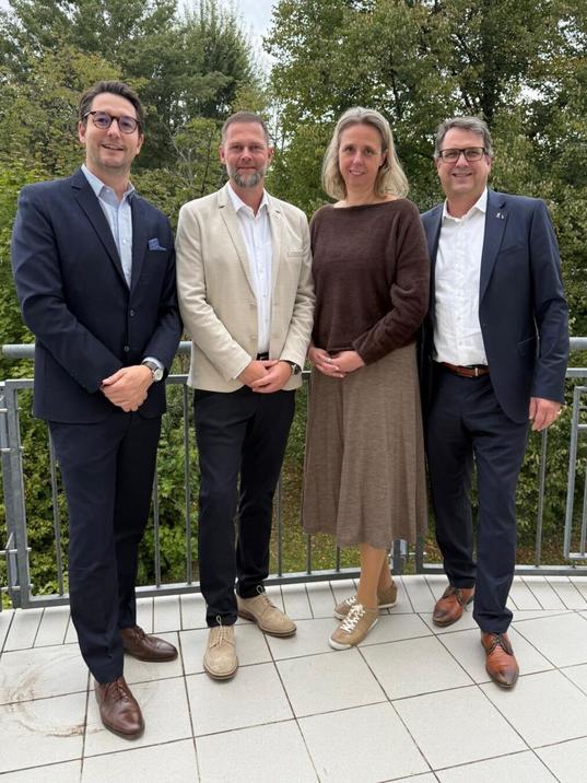 Im Bild (v. l. n. r.): Sven Rohde (Hauptgeschäftsführer Handelsverband Hessen), Christian Naumann (Vizepräsident Handelsverband Hessen), Tatjana Steinbrenner (Vizepräsidentin Handelsverband Hessen), Jochen Ruths (Präsident Handelsverband Hessen)