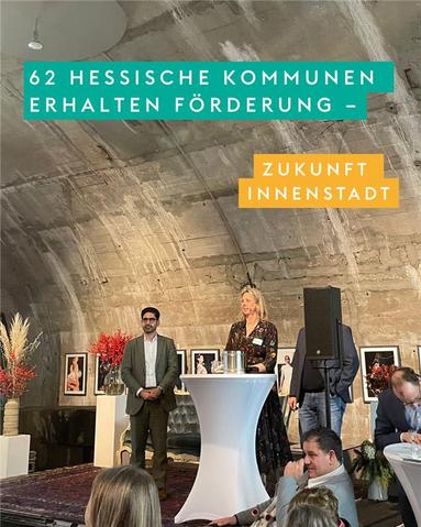 Bescheidübergabe im Kunstverein Montez